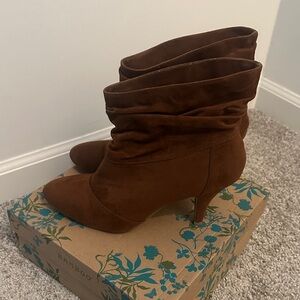 BAMBOO Women's Tan Slouchy Heeled Boots
